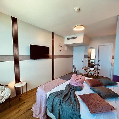Carmel Holiday Apartments Нетанья Екстер'єр фото