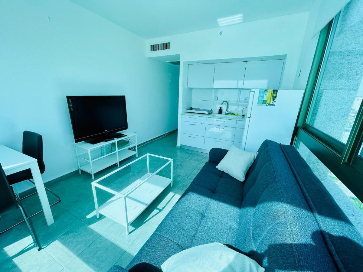 Carmel Holiday Apartments Нетанья Екстер'єр фото