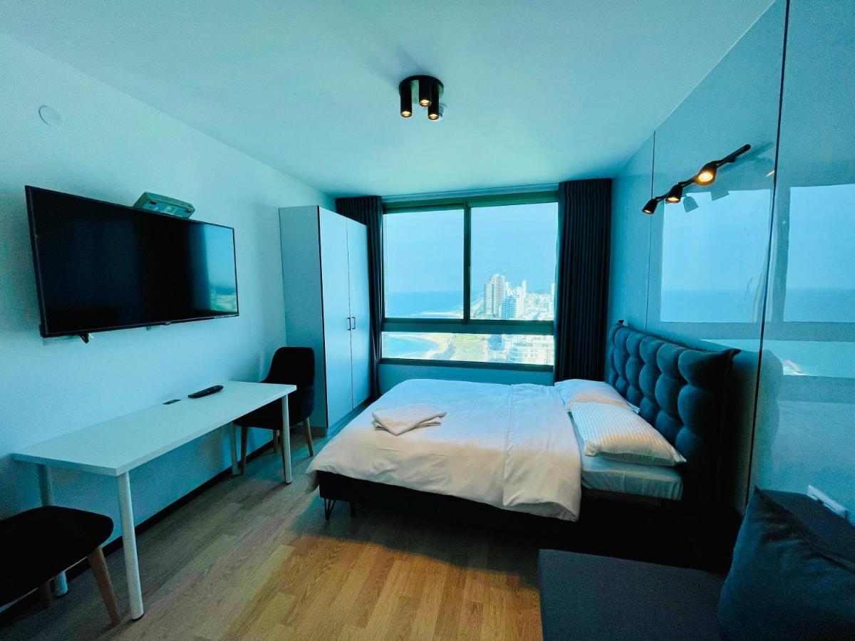 Carmel Holiday Apartments Нетанья Екстер'єр фото