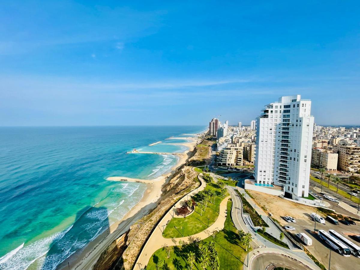 Carmel Holiday Apartments Нетанья Екстер'єр фото