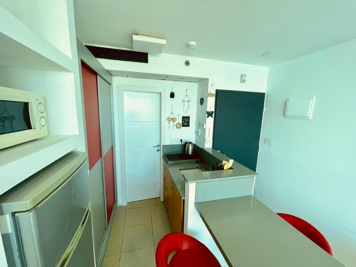 Carmel Holiday Apartments Нетанья Екстер'єр фото