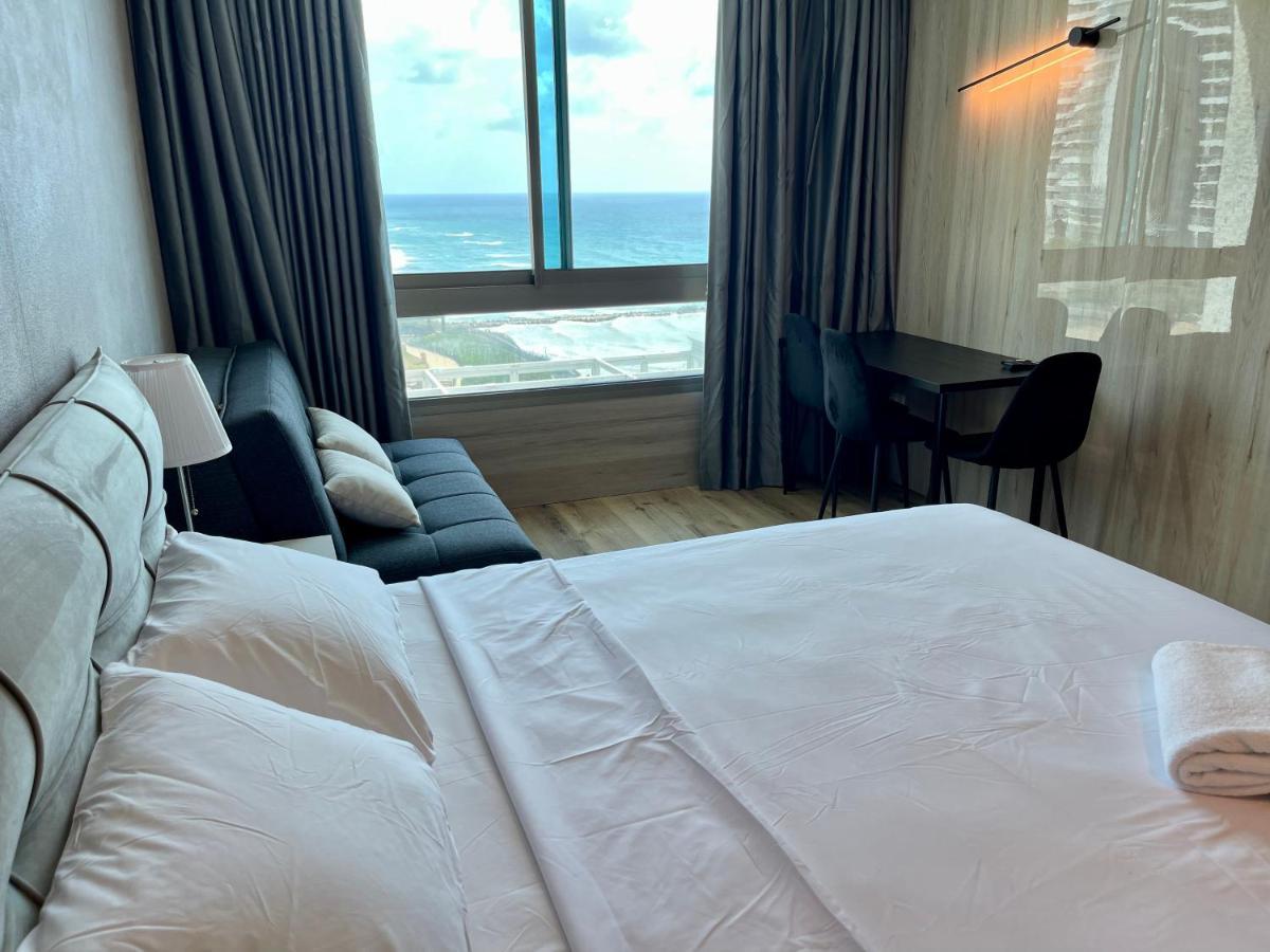 Carmel Holiday Apartments Нетанья Екстер'єр фото