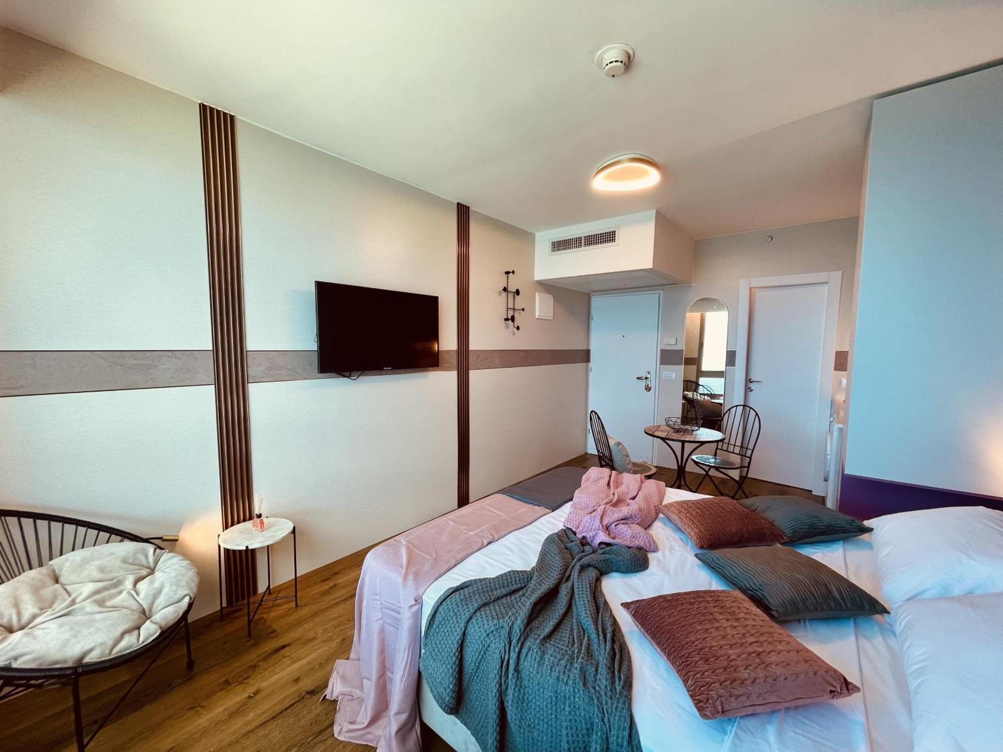 Carmel Holiday Apartments Нетанья Екстер'єр фото