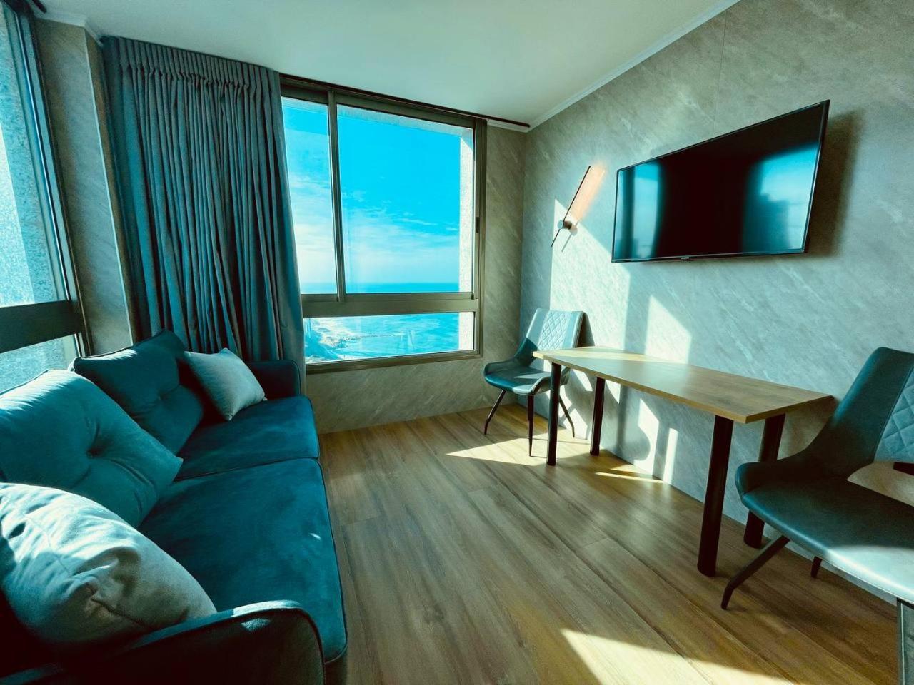 Carmel Holiday Apartments Нетанья Екстер'єр фото