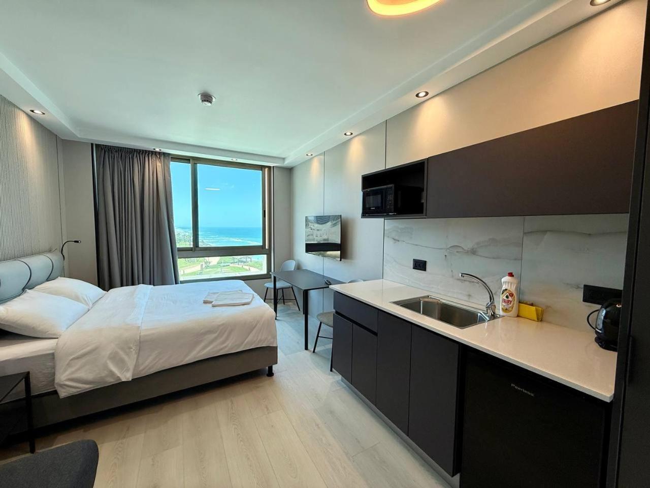 Carmel Holiday Apartments Нетанья Екстер'єр фото