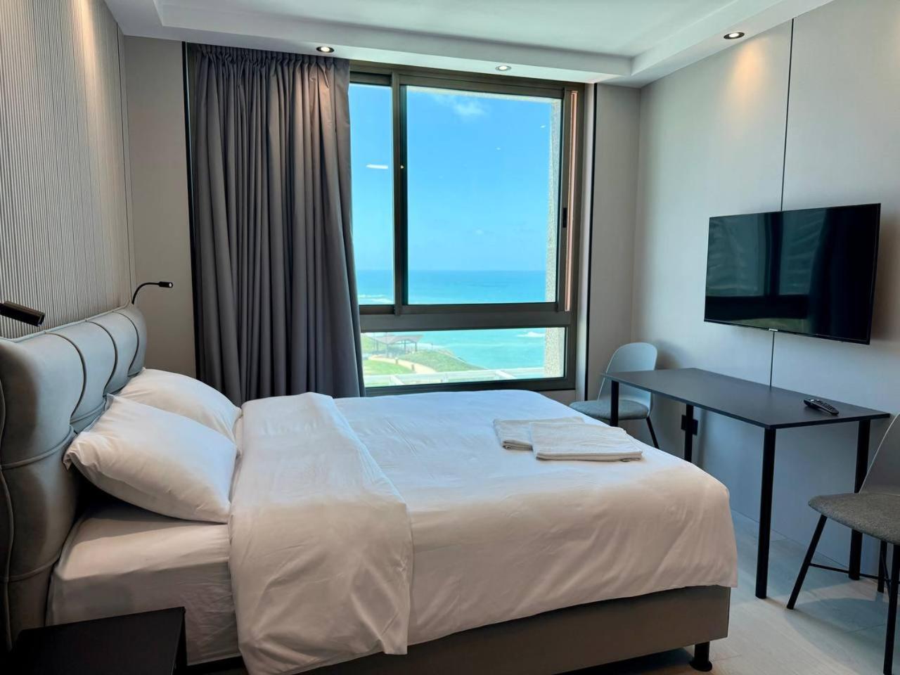 Carmel Holiday Apartments Нетанья Екстер'єр фото