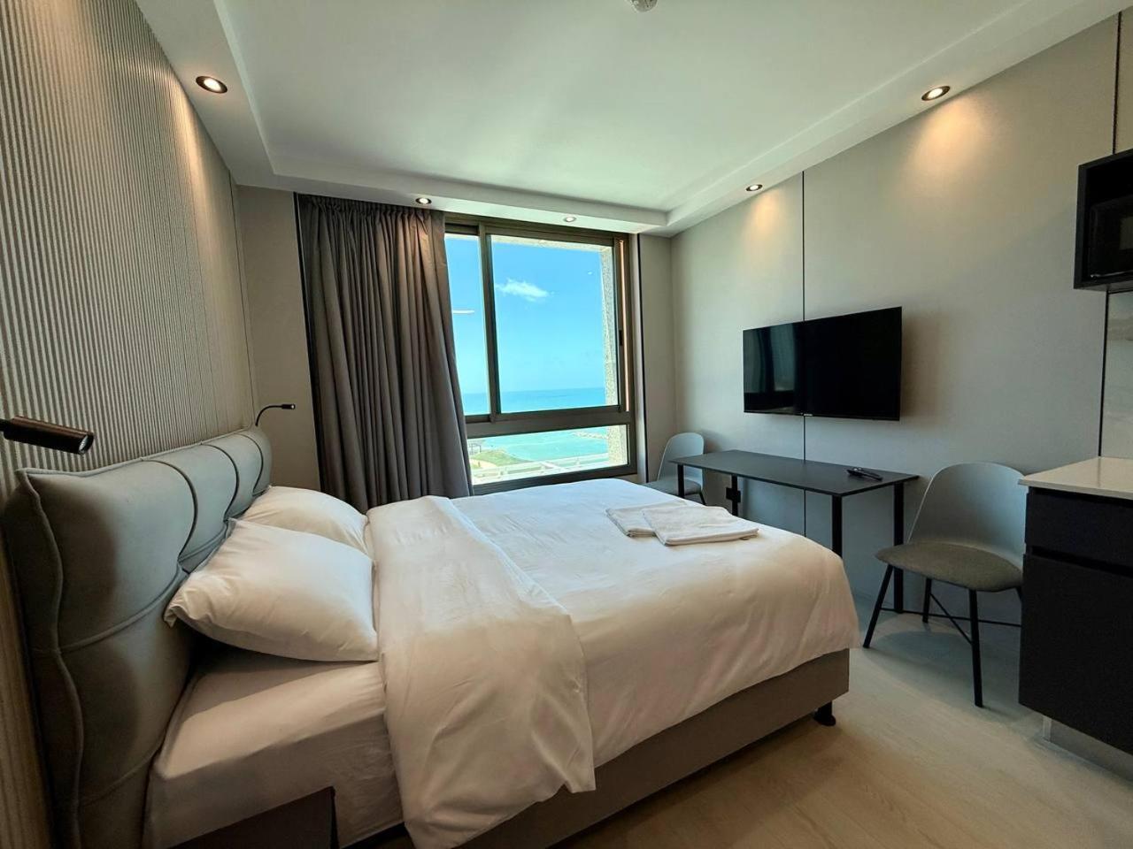 Carmel Holiday Apartments Нетанья Екстер'єр фото