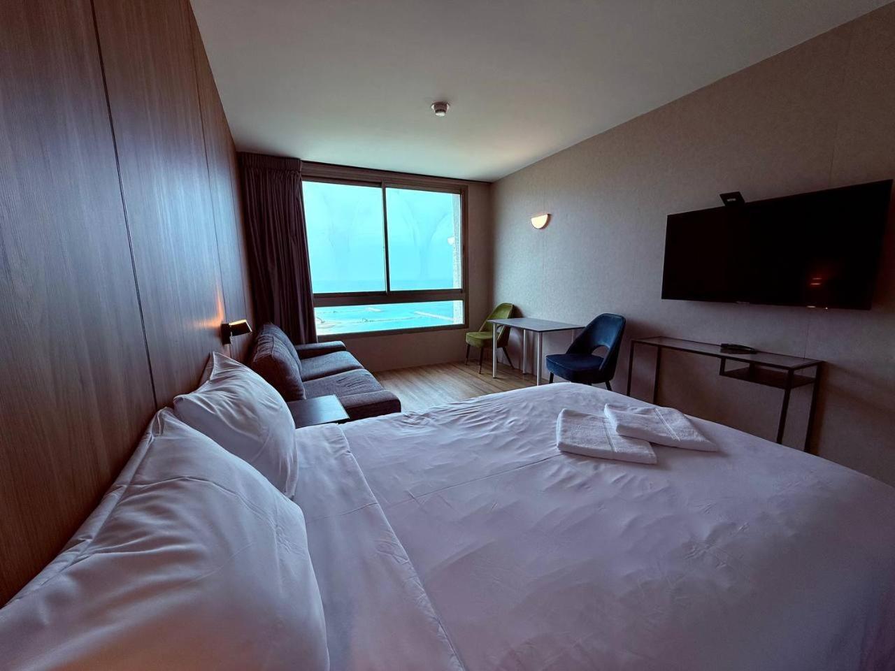 Carmel Holiday Apartments Нетанья Екстер'єр фото
