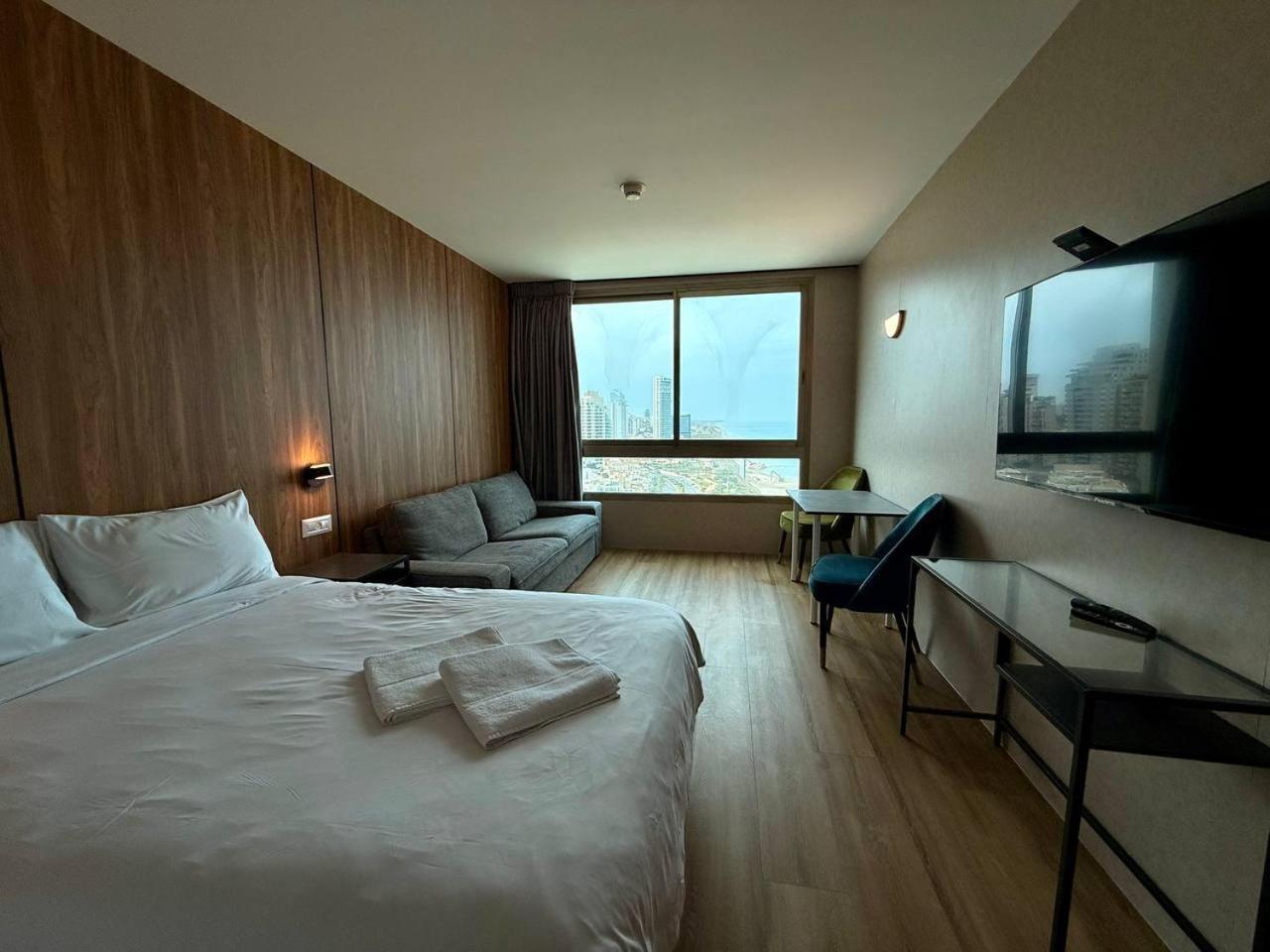Carmel Holiday Apartments Нетанья Екстер'єр фото